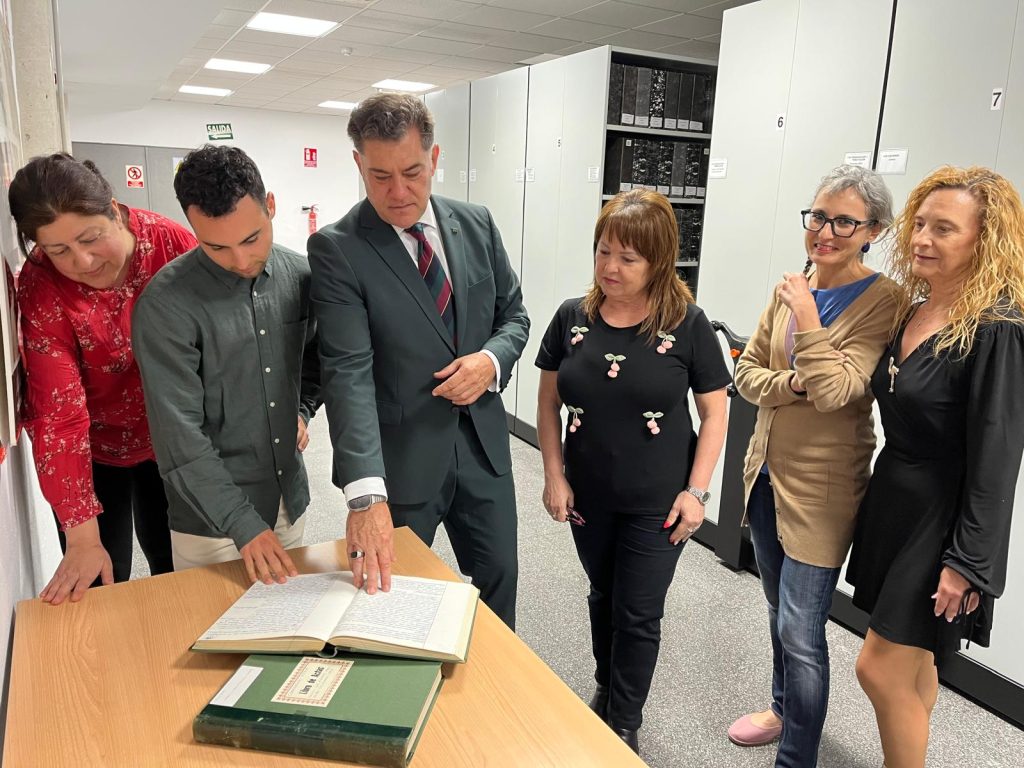 Archivo Municipal Molina Labores digitalización a través del Programa 'Mi primer empleo' Foto